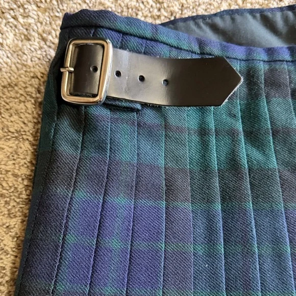 Black Watch Plaid Pleated Men’s Kilt by Locha Ssynt of Scotland - Picture 2 of 9